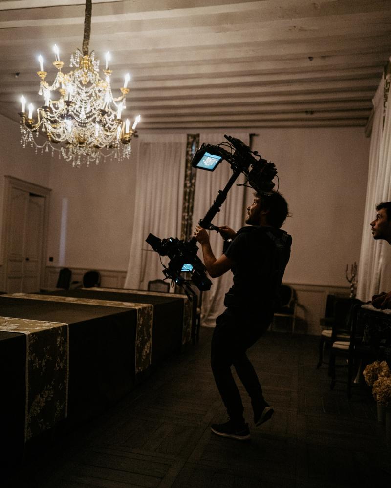 Axel Ginolin and Jérome Grémy film a chandelier in Calon Ségur using steadycam