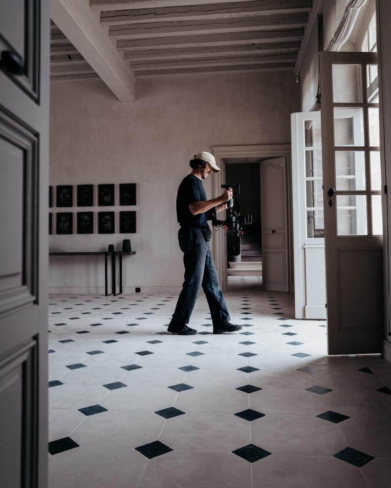 Julien Thiverny filming travelling shot through doorway using Ronin stabaliser